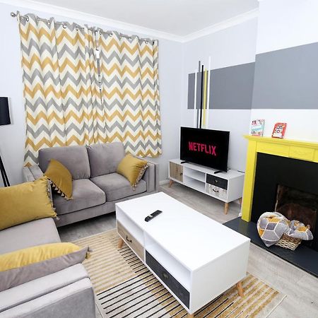 Apartmán 3-Bed House With Parking Near London O2 Exteriér fotografie